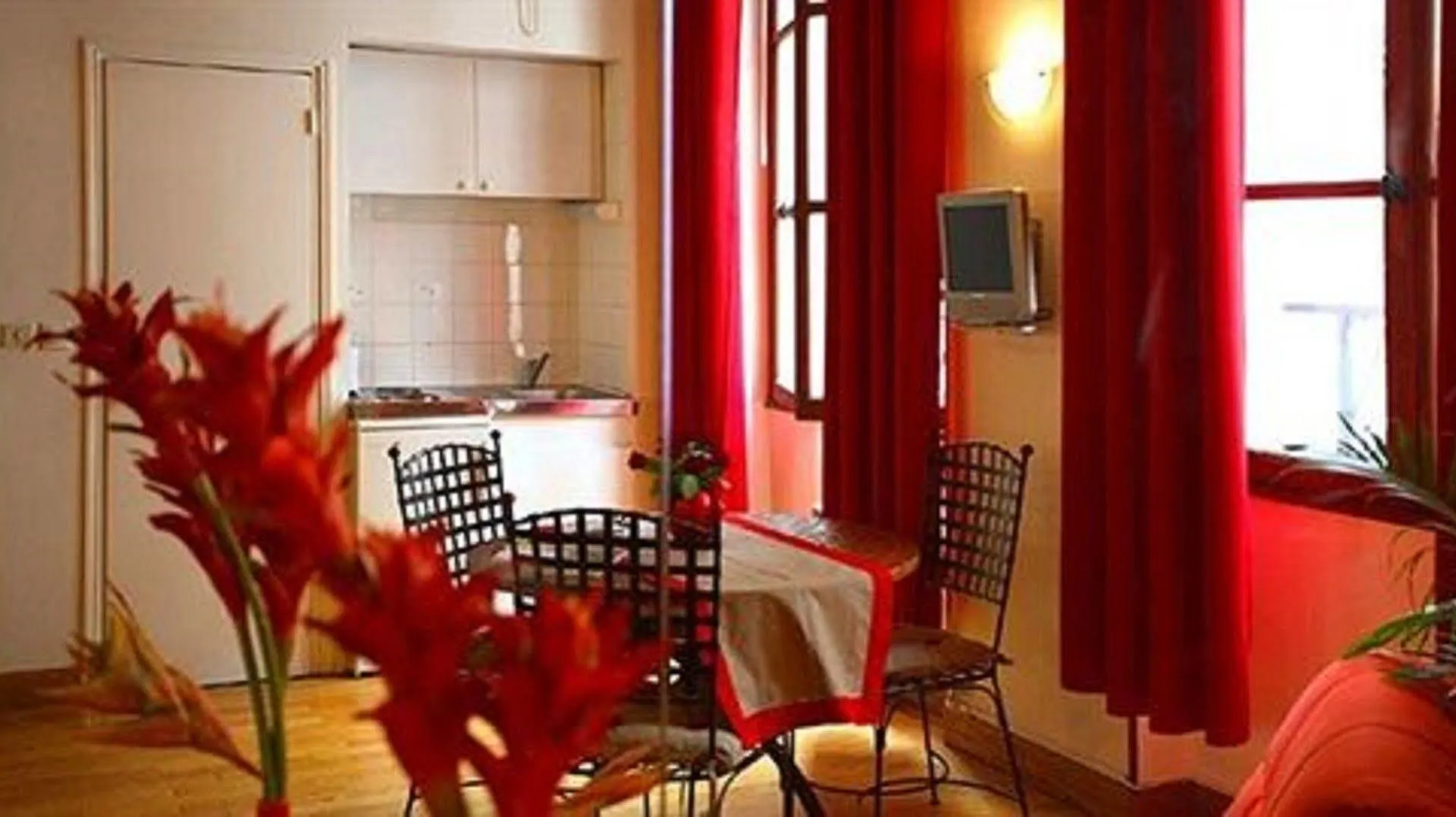 Hotel Du Lion D'or Louvre 3*